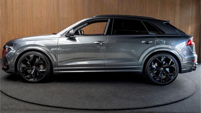 Audi RSQ8 4.0 TFSI B&O HUD Massage Keramisch Softclose ACC PDC Nachtzicht RS Seats Keyless 360 Camera Stoelventilatie Elektr. achterklep Memory seats Elektr. trekhaak Navi Niveauregeling Alcantara binnenhemel Stoelverwarming LM velgen – foto 2