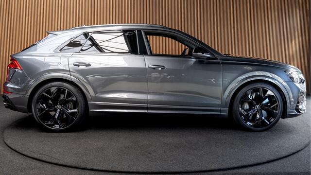 Audi RSQ8 4.0 TFSI B&O HUD Massage Keramisch Softclose ACC PDC Nachtzicht RS Seats Keyless 360 Camera Stoelventilatie Elektr. achterklep Memory seats Elektr. trekhaak Navi Niveauregeling Alcantara binnenhemel Stoelverwarming LM velgen – foto 6