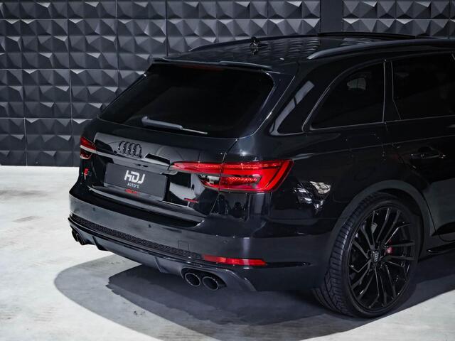 Audi S4 Avant 3.0 TFSI quattro | Pano | S.sport | B&O | 20" | HUD | All Black | Matrix | Side | Massage |