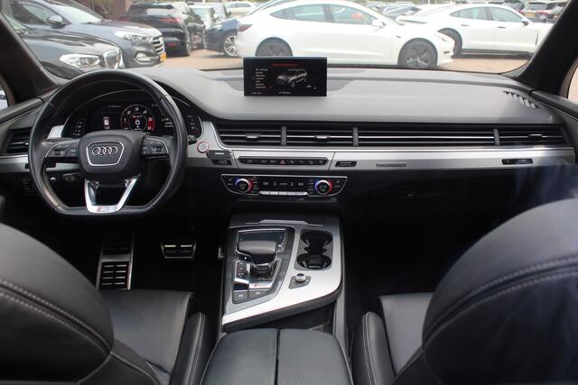 Audi SQ7 4.0 TDI quattro GRIJS KENTEKEN / Trekhaak / Panoramadak / 360Camera / Head-up / 23'' / Luchtvering / Keyless / Bose / Dodehoek / DAB / Apple CarPlay / Nachtzicht / Matrix LED / ACC / Stoelverwarming