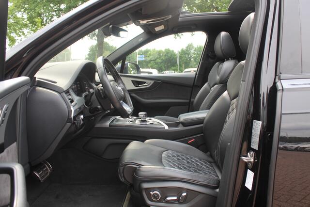 Audi SQ7 4.0 TDI quattro GRIJS KENTEKEN / Trekhaak / Panoramadak / 360Camera / Head-up / 23'' / Luchtvering / Keyless / Bose / Dodehoek / DAB / Apple CarPlay / Nachtzicht / Matrix LED / ACC / Stoelverwarming