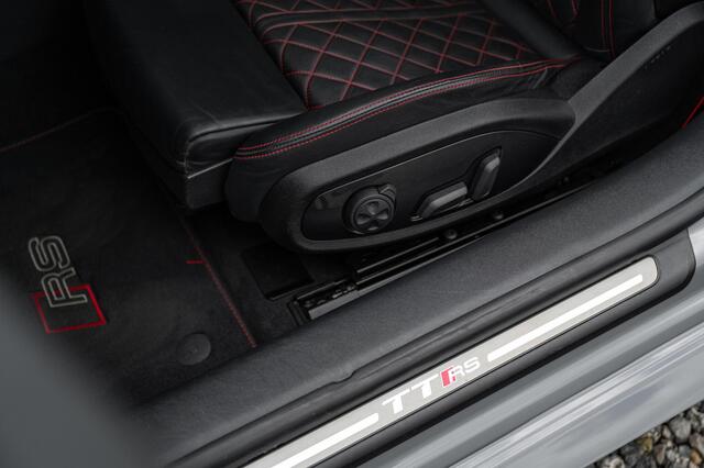 Audi TT RS 2.5 TFSI quattro 400pk | RS Design | Carbon | Zonder 'OPF' | Sportuitlaat