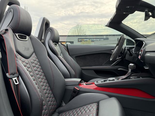 Audi TT RS Roadster 2.5 TFSI quattro | 400 pk | B&O | Carbon | Rode stiksels | Nekverwarming