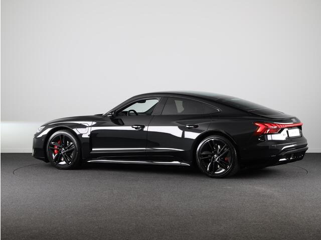 Audi e-tron GT S e-tron GT 435kW/592pk 105kWh Sportback Elektr. a Audi e-tron GT S e-tron GT panoramadak, assistentiepakket plus remote, HUD, Matrix + laser licht, remmen wolfraamcarbide, vierwiel-en sportbesturing, B&O
