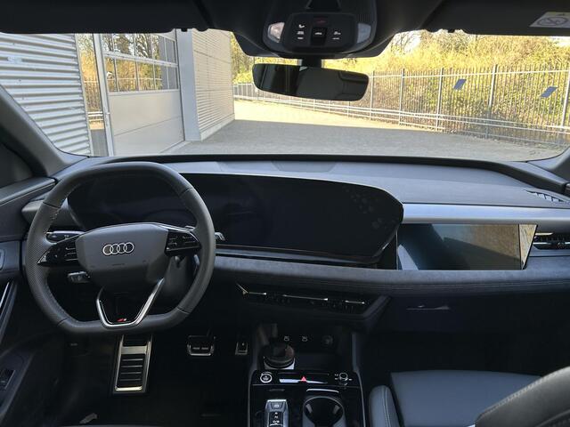 Audi e-tron Q6 S edition (B1) e-tron perf 100Kwh 225 kW / 306 PK | Luchtvering | Massage | Perfomance Stoelen | Panoramadak | Adaptieve Cruise Control | Keyless Entry |