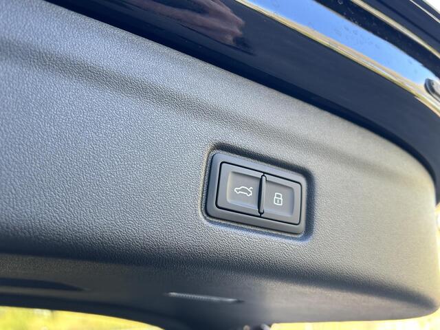 Audi e-tron Q6 S edition (B1) e-tron perf 100Kwh 225 kW / 306 PK | Luchtvering | Massage | Perfomance Stoelen | Panoramadak | Adaptieve Cruise Control | Keyless Entry |