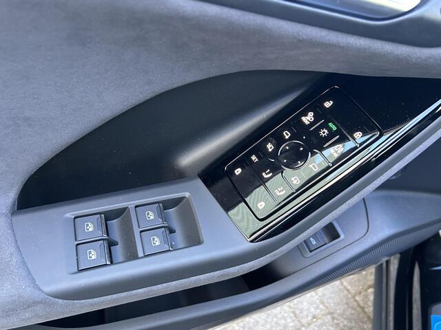 Audi e-tron Q6 S edition (B1) e-tron perf 100Kwh 225 kW / 306 PK | Luchtvering | Massage | Perfomance Stoelen | Panoramadak | Adaptieve Cruise Control | Keyless Entry |
