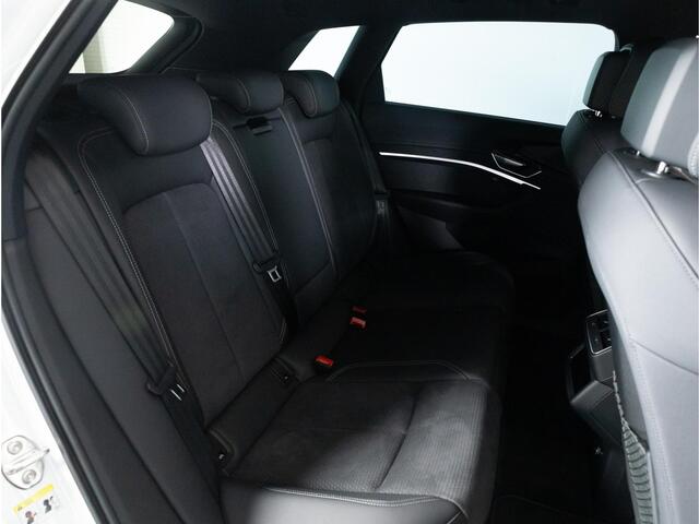 Audi e-tron S-Line 50 QUATTRO 313 PK 71 kWh | LED | Black optiek | Trekhaak | Achteruitrijcamera | Led