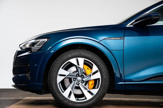 Audi e-tron e-tron 55 quattro advanced Pro Line Plus 95 kWh Panoramadak - Privacy glas - Stoelverwarming vóór - Sportstoelen - Uitgebreide interieurvoorverwarming - Head Up - 360° camera - Assistentiepakket City/Tour -