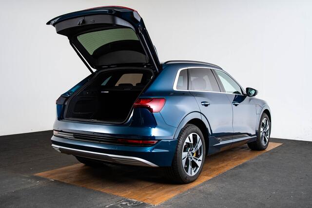 Audi e-tron e-tron 55 quattro advanced Pro Line Plus 95 kWh Panoramadak - Privacy glas - Stoelverwarming vóór - Sportstoelen - Uitgebreide interieurvoorverwarming - Head Up - 360° camera - Assistentiepakket City/Tour -