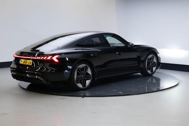 Audi e-tron GT RS 93 kWh | Dynamic pakket plus | Keramische remmen | RS Designpakket rood | Carbon | B&O | Parking | City | Tour |
