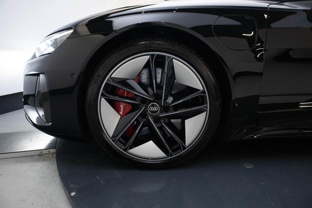Audi e-tron GT RS 93 kWh | Dynamic pakket plus | Keramische remmen | RS Designpakket rood | Carbon | B&O | Parking | City | Tour |