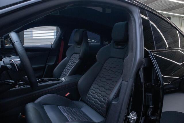 Audi e-tron GT RS 93 kWh | Dynamic pakket plus | Keramische remmen | RS Designpakket rood | Carbon | B&O | Parking | City | Tour |