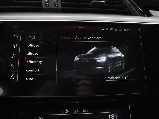 Audi e-tron 55 Quattro 360pk Advanced 95 kWh · Panoramadak · Luchtvering · Stoelverwarming · Drive Select · Elek. Achterklep · Afneembare Trekhaak · Lederen Bekleding · 21"Velgen ·