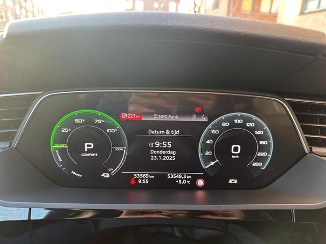 Audi e-tron e-tron 50 quattro Launch edition Black 71 kWh / Panorama dak / S-line / Elect. achterklep / 20 Inch / Alcantara / 12 Maanden Audi Select+