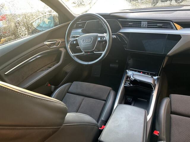 Audi e-tron e-tron 50 quattro Launch edition Black 71 kWh / Panorama dak / S-line / Elect. achterklep / 20 Inch / Alcantara / 12 Maanden Audi Select+