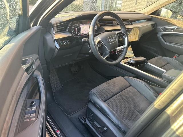 Audi e-tron e-tron 50 quattro Launch edition Black 71 kWh / Panorama dak / S-line / Elect. achterklep / 20 Inch / Alcantara / 12 Maanden Audi Select+
