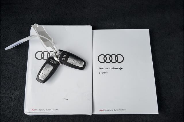 Audi e-tron 50 Quattro Launch Ed S-Line Black 71 kWh Pano ACC 21"