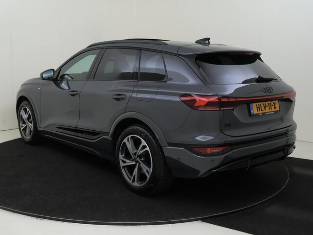 Audi e-tron Q6 S edition 83 kWh | Panoramadak | Trekhaak | Sportstoelen | 20 inch LM velgen | Navigatie