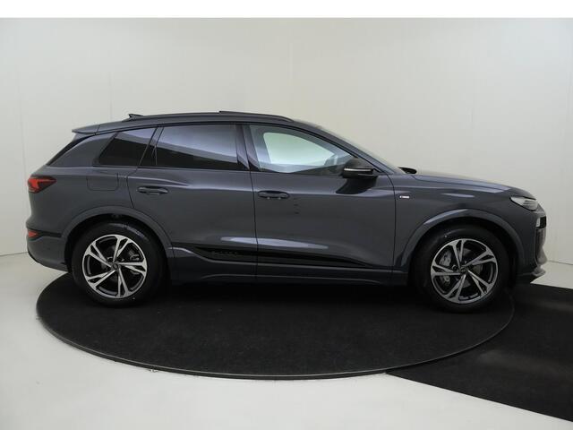 Audi e-tron Q6 S edition 83 kWh | Panoramadak | Trekhaak | Sportstoelen | 20 inch LM velgen | Navigatie