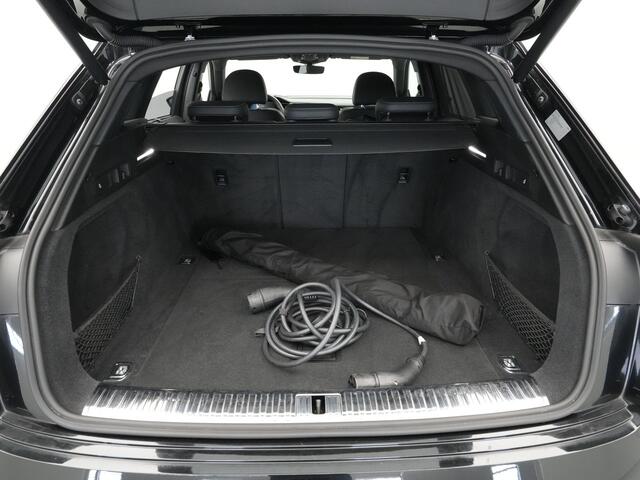 Audi e-tron e-tron 55 quattro 361pk advanced S-Line 95 kWh Navigatie Camera Stoelverwarming Side assist B&O 100