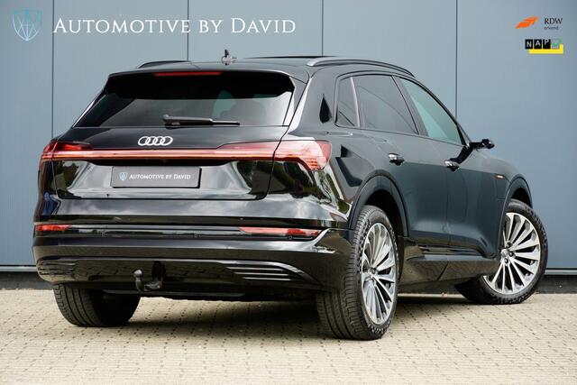 Audi e-tron 55 quattro Advanced Pro Line Plus 95 kWh / B&O / VIRTUAL MIRRORS / S-LINE INTERIEUR / PANORAMADAK / TREKHAAK / 21 INCH LMV / LUCHTVERING / CITY & TOUR