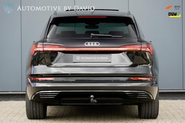 Audi e-tron 55 quattro Advanced Pro Line Plus 95 kWh / B&O / VIRTUAL MIRRORS / S-LINE INTERIEUR / PANORAMADAK / TREKHAAK / 21 INCH LMV / LUCHTVERING / CITY & TOUR