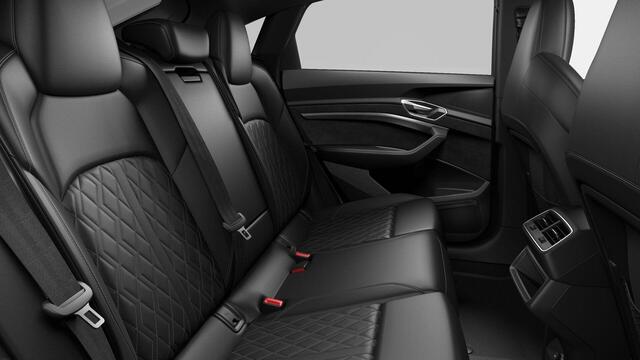 Audi e-tron Sportback 55 quattro S edition 95 kWh 408pk | SoH 91% | Panoramadak | Trekhaak | Diamond Stitching Lederen | Stoelverstelling met geheugen | Head up Display