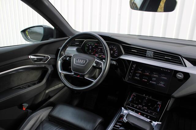 Audi e-tron 55 quattro S-line 95 kWh | Incl. 12 maanden garantie | Schuif/kantel dak | Trekhaak | Adaptieve cruise control | Climate control | Stoelverwarming | Parkeercamera | Memory seat |