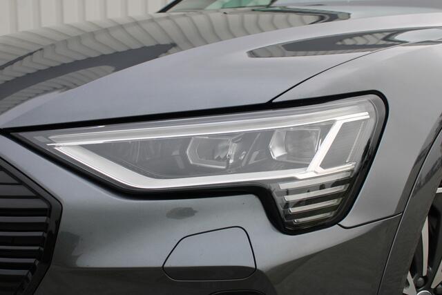 Audi e-tron 55 quattro S-line 95 kWh | Incl. 12 maanden garantie | Schuif/kantel dak | Trekhaak | Adaptieve cruise control | Climate control | Stoelverwarming | Parkeercamera | Memory seat |