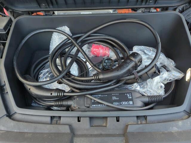 Audi e-tron 55 quattro Business edition Plus 95 kWh NL AUTO | CAMERA | PANO |