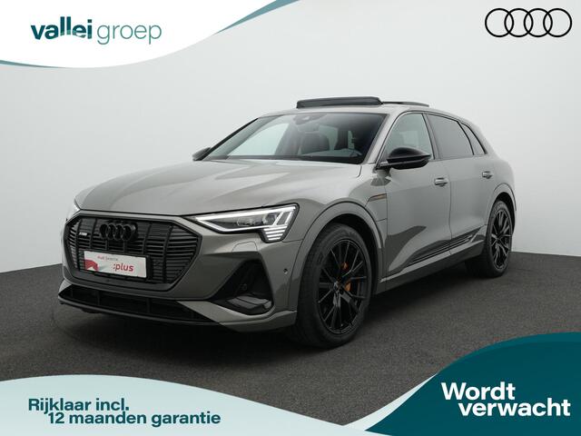 Audi e-tron 55 quattro S-Line Black Edition 95 kWh 408 pk | Panoramadak | Trekhaak | Leder/alcantara (oranje gestikt) | Matrix LED | Achteruitrijcamera | Stoelverwarming