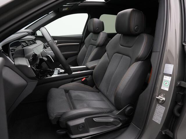 Audi e-tron 55 quattro S-Line Black Edition 95 kWh 408 pk | Panoramadak | Trekhaak | Leder/alcantara (oranje gestikt) | Matrix LED | Achteruitrijcamera | Stoelverwarming