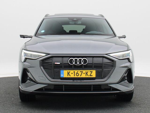 Audi e-tron 55 quattro S-Line 95 kWh 408 Pk | Panoramadak | Adaptive Cruise | Keyless | Camera | Stoelverwarming | Carplay | Navigatie | Head Up | 22 inch | 87.298 Km!!