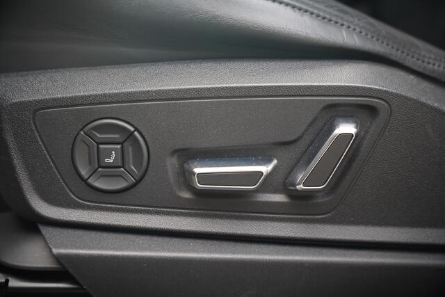 Audi e-tron e-tron 55 quattro advanced 95 kWh S-Line | Panoramadak | RS Seats | Bang & Olufsen | Stoelverwarming | Head-Up Display | 360 Camera | Matrix LED | Luchtvering | Memory Seat | Elektrisch Verstelbare Stoelen | B&O