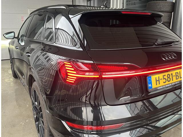 Audi e-tron e-tron 50 quattro Launch edition plus 71 kWh | SCHUIF/KANTELDAK | LEDER | LMV 22" | CARPLAY | ELKTR. MEMORY STOELEN | NAVI | STOELVERWARMING | ADAPTIVE CRUISE CONTROL | PDC V+A | CLIMATE CONTROL | KEYLESS | LED | BLUETOOTH