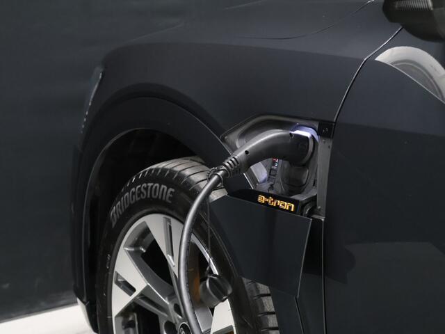 Audi e-tron 55 quattro Business edition Plus 95 kWh [TREKHAAK AFNEEMBAAR, LUCHTVERING, SCHUIFKANTELDAK, MEMORY SEATS, APPLE CARPLAY, ANDROID, SPORTSTOELEN, ADAPTIVE CRUISE, PDC V+A, STOELVERWARMING, NIEUWSTAAT]