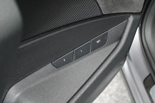 Audi e-tron 55 quattro 95 kWh 408pk SOH 95% Trekhaak 360Camera ACC Keyless Stoelverwarming Memory Navigatie