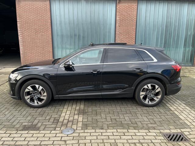 Audi e-tron 50 quattro edition 71 kWh / AUTOMAAT/ PANO / LUCHTVERING/ SMARTPHONE INTERFACE/ ELEK. KLEP/ STOEL VERWARM./ PARK.SENSOR.V+A./ CAMERA V+A/ ACC/ KEYLESS/ DRIVE SELECT/ NAVI/ LED/ DAB/ CLIMA/ ISOFIX/ 20'' LMV