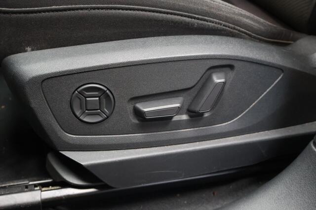 Audi e-tron Sportback 55 quattro Business edition 408pk | Matrix | Luchtvering | 21"