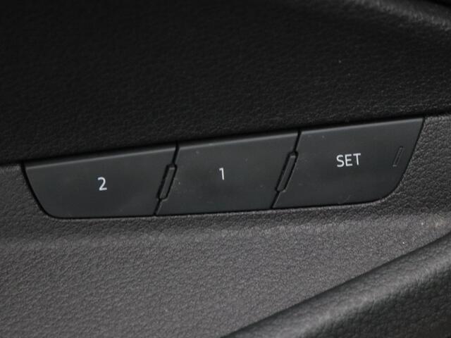 Audi e-tron 55 quattro Business edition Plus 95 kWh | Panoramadak | Adaptive Cruise | Climate Control | Stoelverwarming | Navigatie | Camera | Carplay | 20 Inch | 98.836 Km!!