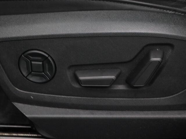 Audi e-tron 55 quattro Business edition Plus 95 kWh | Panoramadak | Adaptive Cruise | Climate Control | Stoelverwarming | Navigatie | Camera | Carplay | 20 Inch | 98.836 Km!!