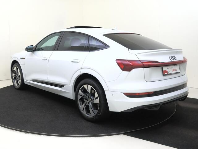 Audi e-tron Sportback 55 quattro S edition 95 kWh | Panoramadak | 22" velgen | Keyless | Luchtvering | Parkeerassistent | LED matrix verlichting | Sfeerverlichting | Achteruitrijcamera | Navigatie Plus |