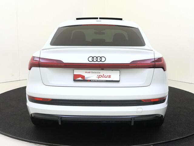 Audi e-tron Sportback 55 quattro S edition 95 kWh | Panoramadak | 22" velgen | Keyless | Luchtvering | Parkeerassistent | LED matrix verlichting | Sfeerverlichting | Achteruitrijcamera | Navigatie Plus |