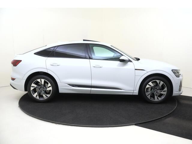 Audi e-tron Sportback 55 quattro S edition 95 kWh | Panoramadak | 22" velgen | Keyless | Luchtvering | Parkeerassistent | LED matrix verlichting | Sfeerverlichting | Achteruitrijcamera | Navigatie Plus |