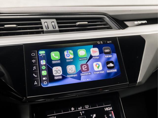 Audi e-tron e-tron 50 quattro Launch edition Black 71 kWh (PANORAMADAK, BLACK EDITION, APPLE CARPLAY, ZWART HEMEL, STOELVERWARMING, MEMORY STOELEN, ADAPTIVE CRUISE, RODE REMKLAUWEN, NIEUWSTAAT)