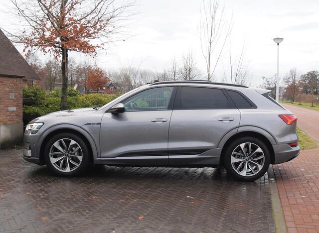 Audi e-tron 55 quattro Business edition Plus 95 kWh | Panoramadak | Apple Carplay | Trekhaak | Parkeersensoren | Adaptieve Cruise Control |