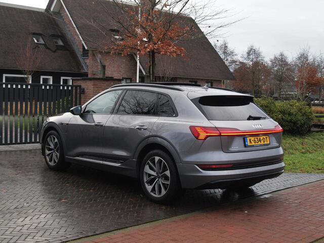 Audi e-tron 55 quattro Business edition Plus 95 kWh | Panoramadak | Apple Carplay | Trekhaak | Parkeersensoren | Adaptieve Cruise Control |