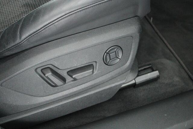 Audi e-tron 55 quattro 408pk S edition 95 kWh SOH 95% Adaptive Cruise Camera Stoelverwarming Memory Panoramadak Luchtvering Navigatie