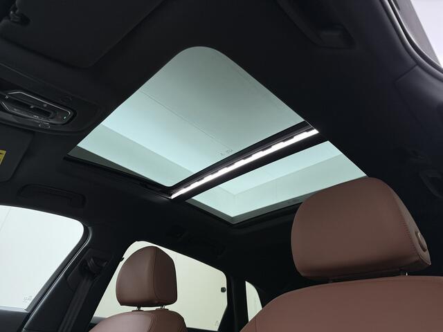 Audi e-tron 55 Quattro 95kWh 408PK Elektr.Leer+Verwarmd Pano-Dak Trekhaak Luchtvering Adap.Cruise Navi Ecc Stoelverwarming Business edition Plus SOH 93% LED Lmv Elek.Achterklep Privacy Glas Keyless Zwarte Hemel 1e Eigenaar 1.800KG Trekgewicht Zeer compleet! Volledig 